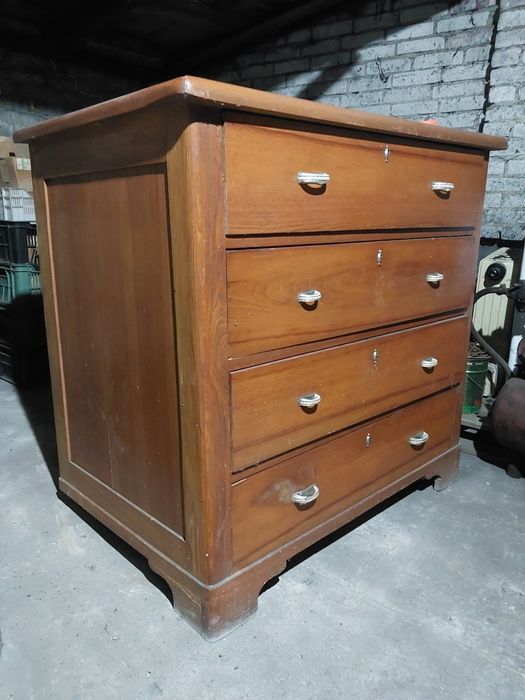 Stara drewniana komoda