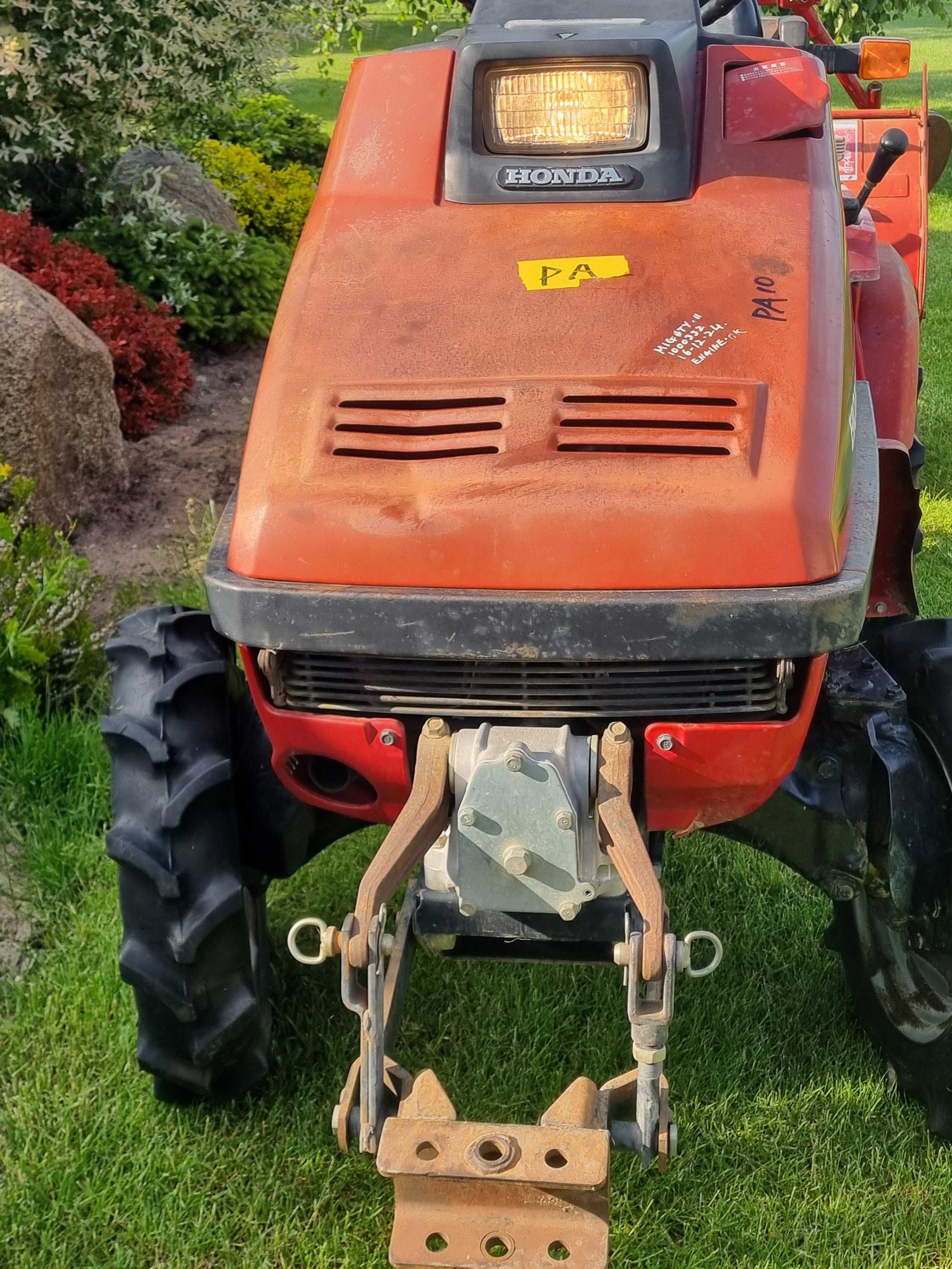 Traktorek Honda Mighty z glebogryzarką i tuzem