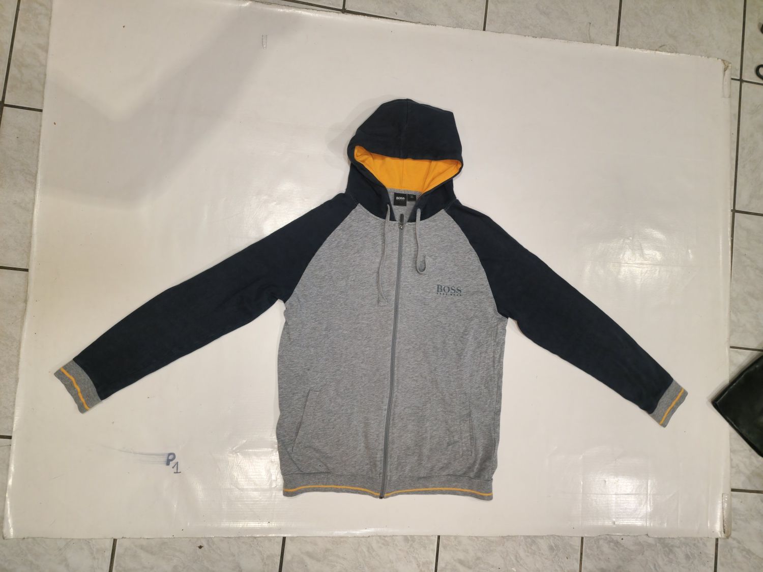 Bluza Hugo boss roz,L,M,50,52,48  z kapturem kangurka zip
