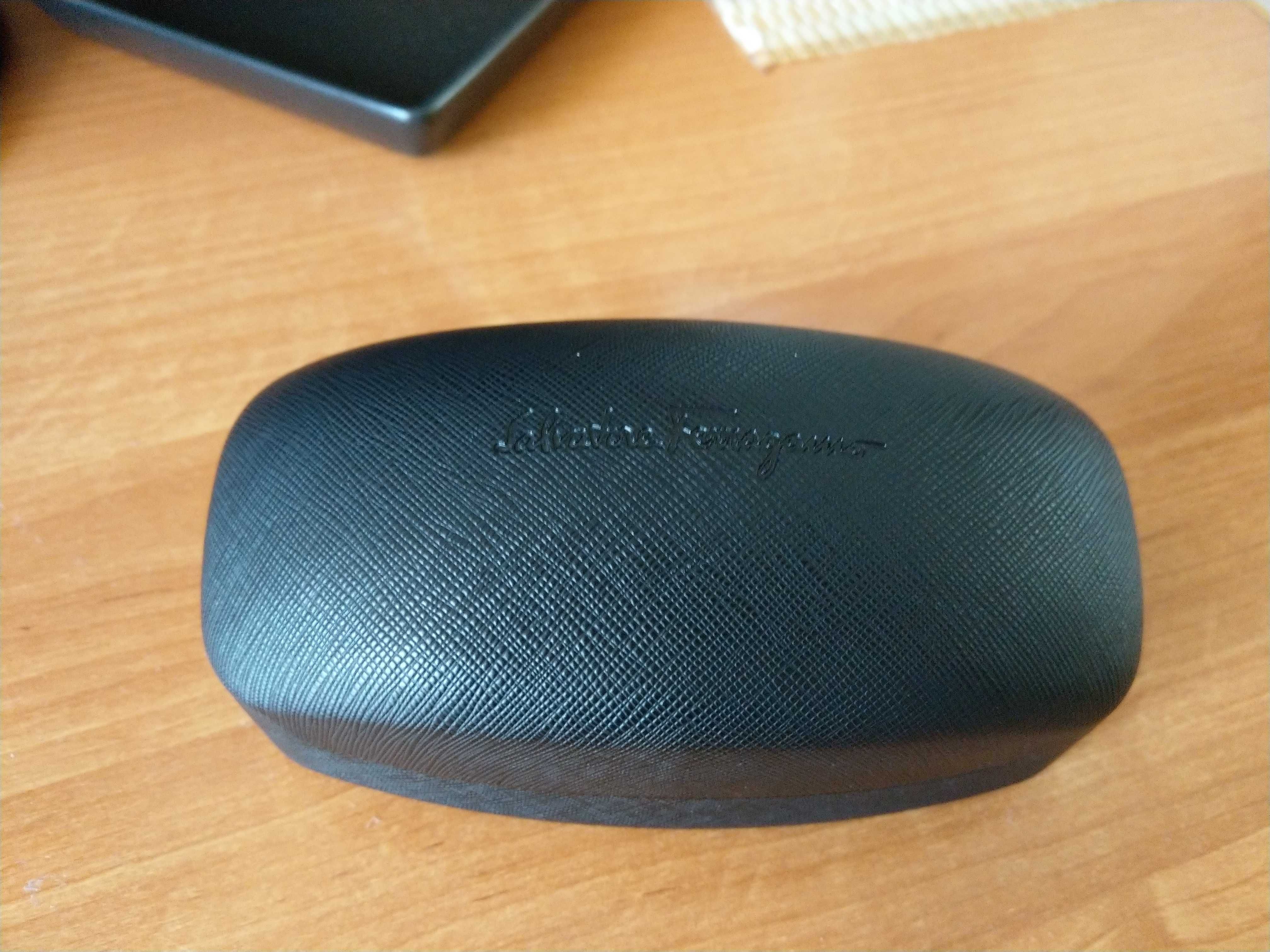 etui na okulary Salvatore Ferragamo