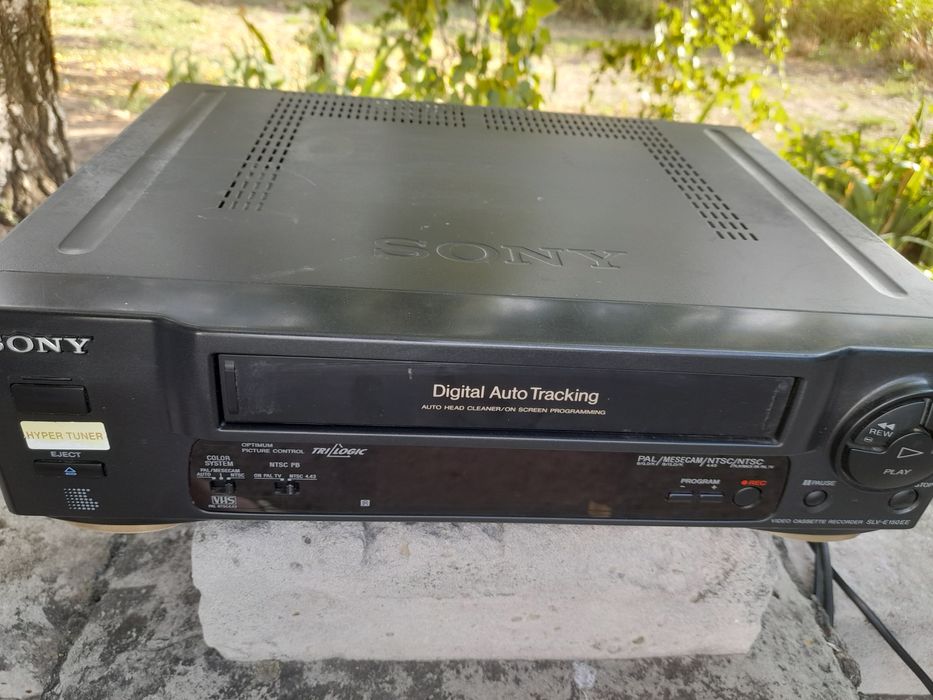 Відеомагнітофон SONI