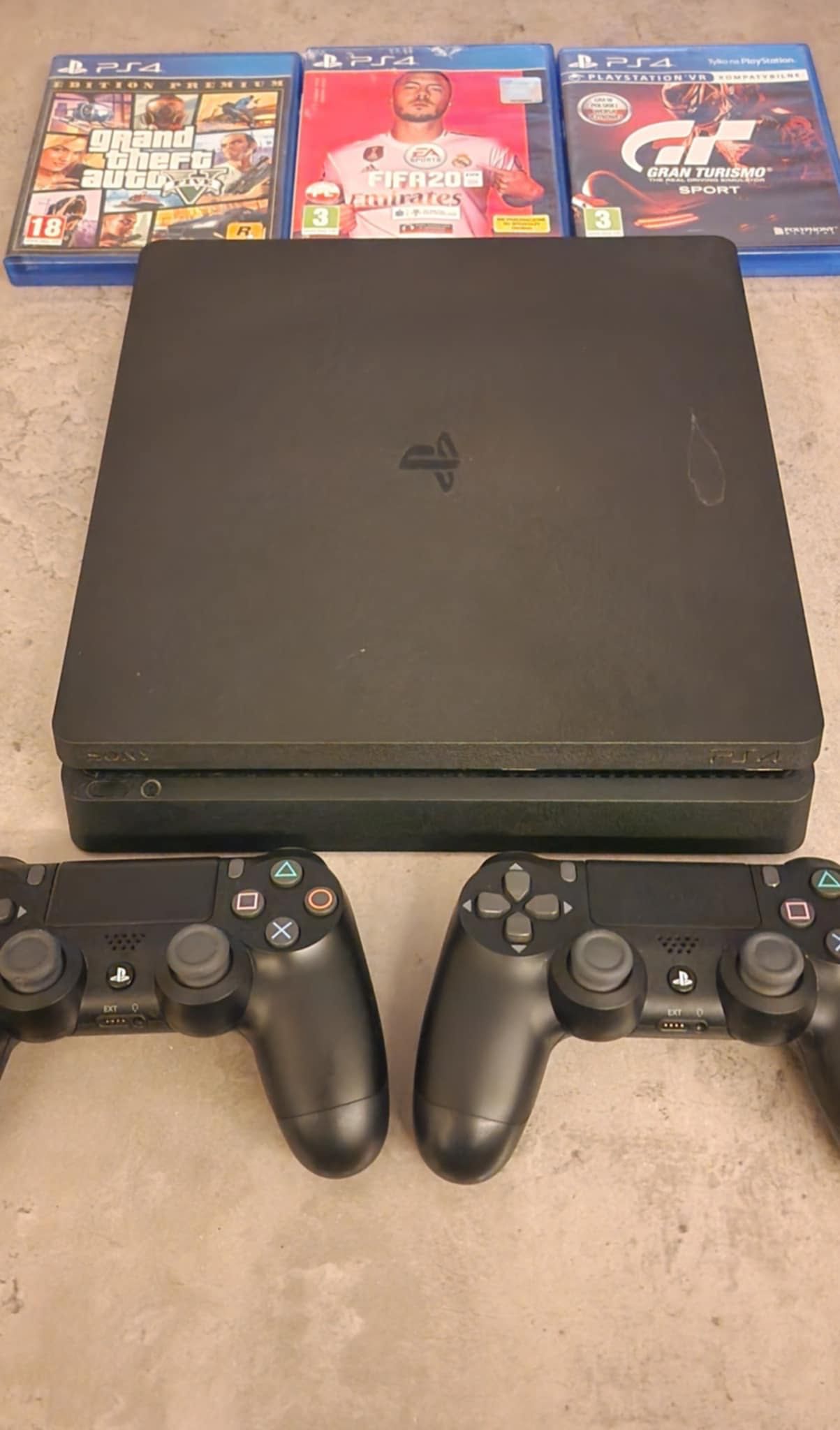 Ps4 1 TB jak nowe
