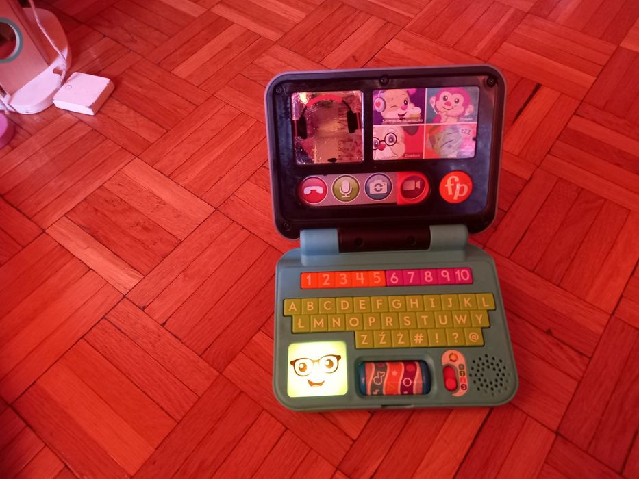 Grająca książeczka i laptop