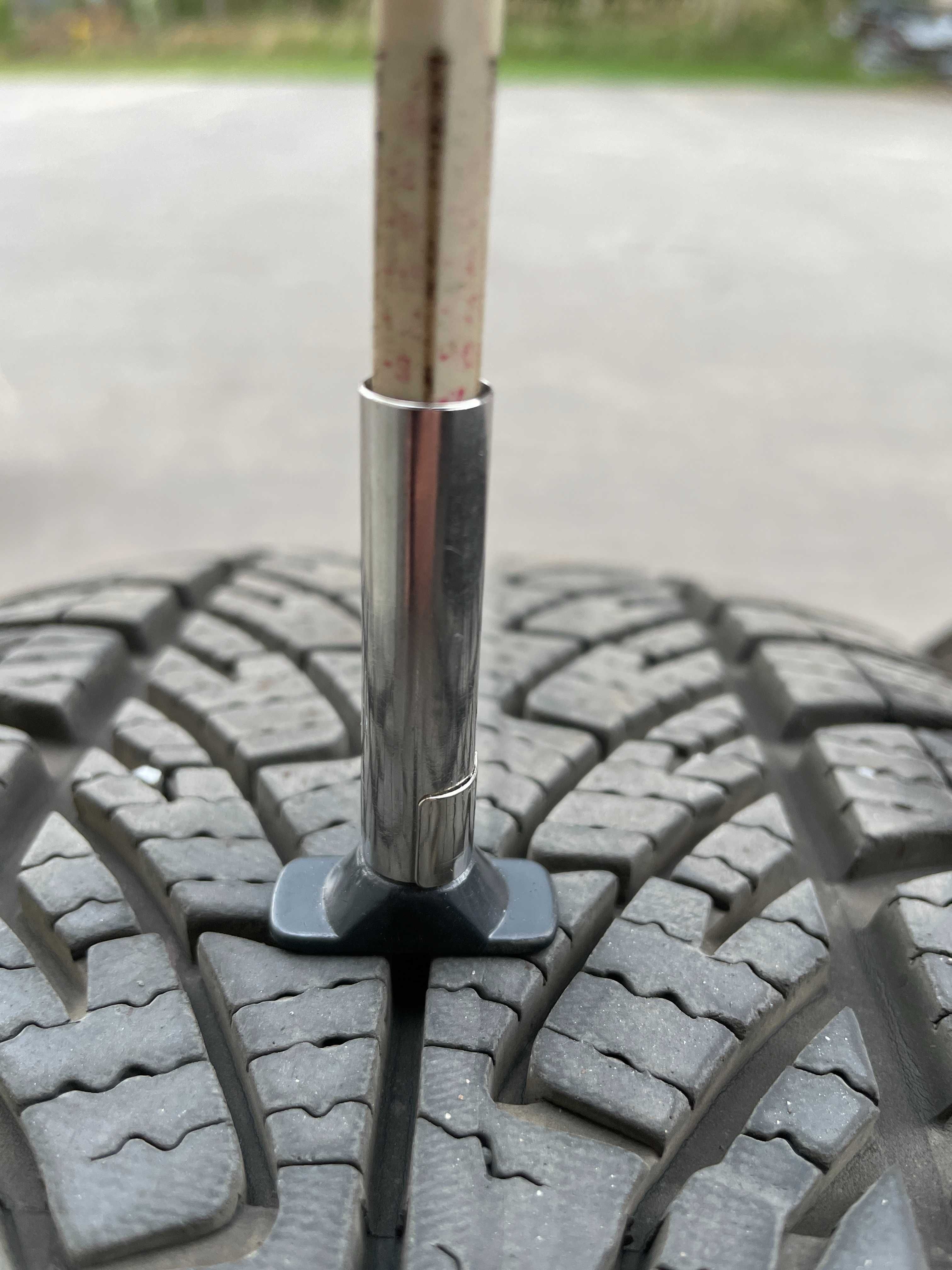 Okazja opony zimowe 215/60R16 Goodyear UltraGrip 8 z 2023r. 7mm