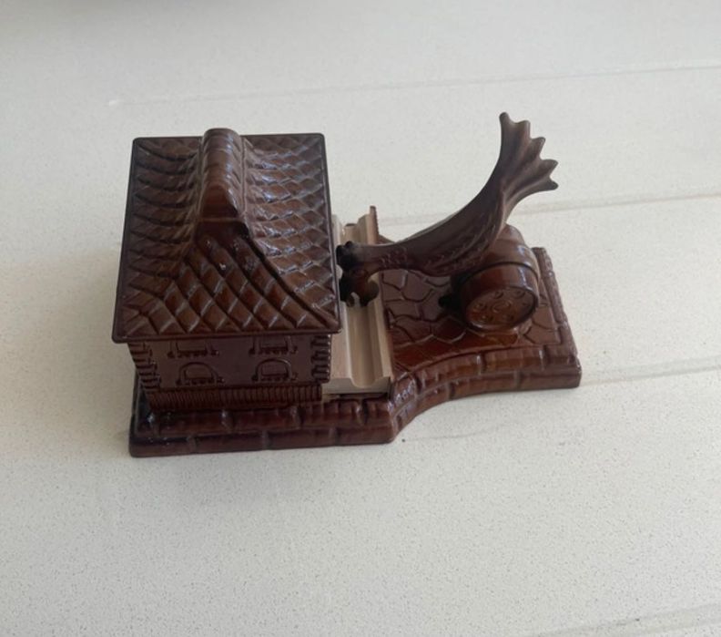 Caixa de guardar cigarros com pica-pau antiga