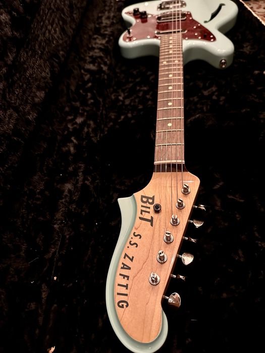 Guitarra Bilt S.S. Zaftig