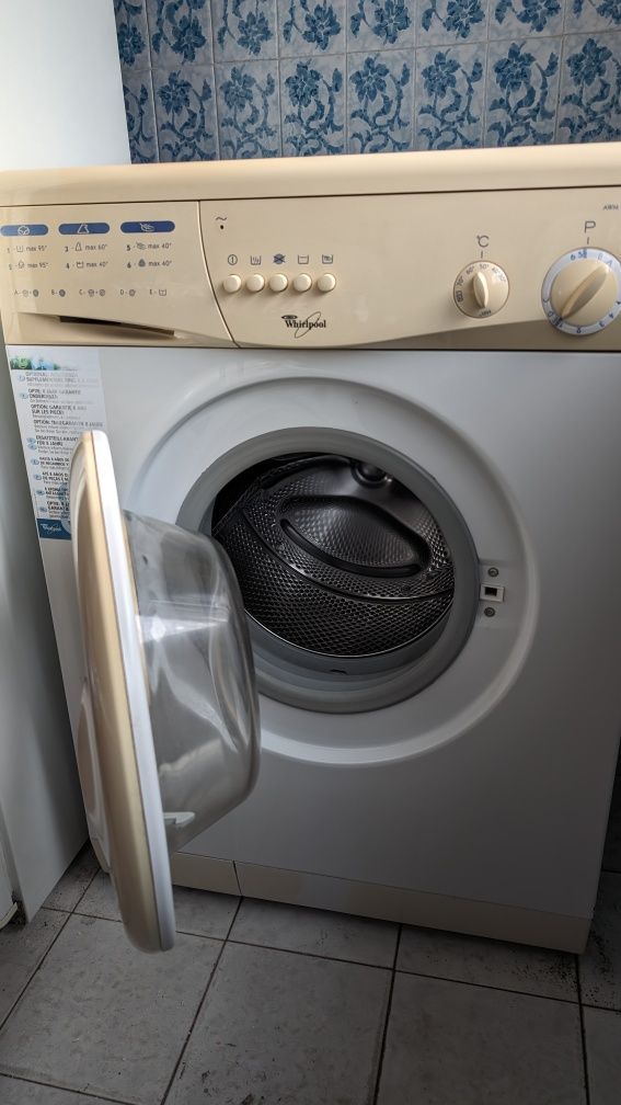Máquina roupa Whirlpool