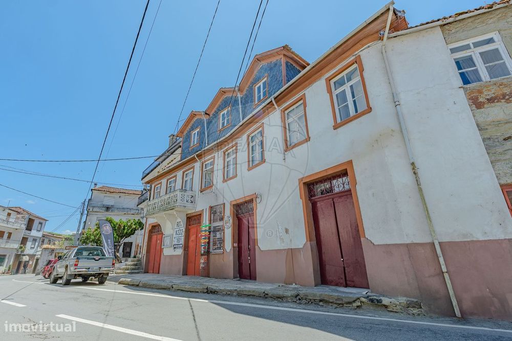 Moradia T8 para venda