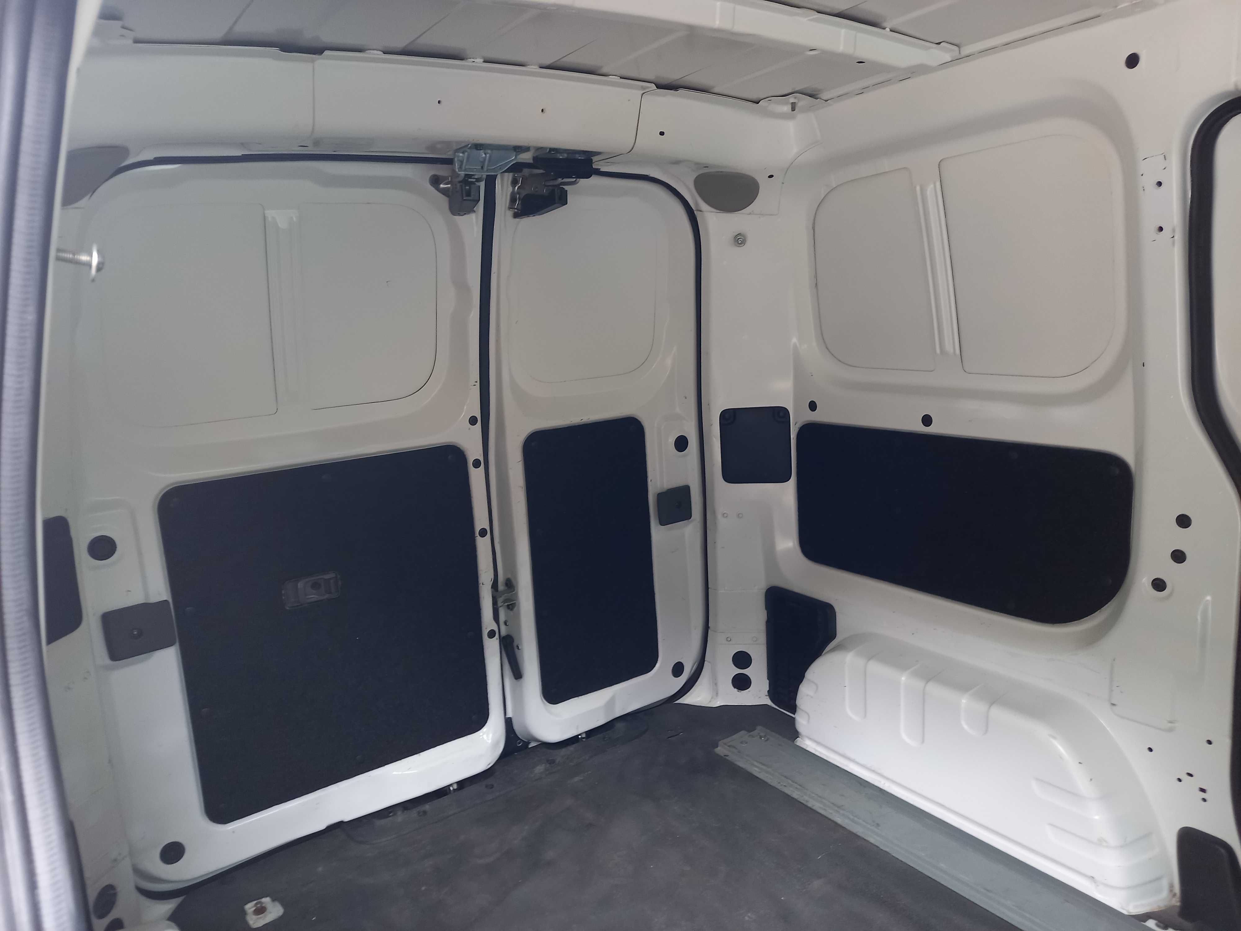 Микроавтобус грузовой Nissan NV200 2019