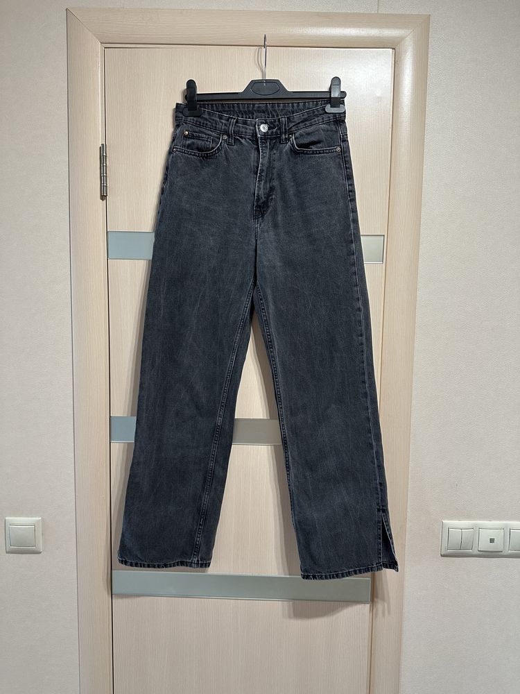 Темно сірі прямі джинси труби на високій посадці з розрізами 36 розмір