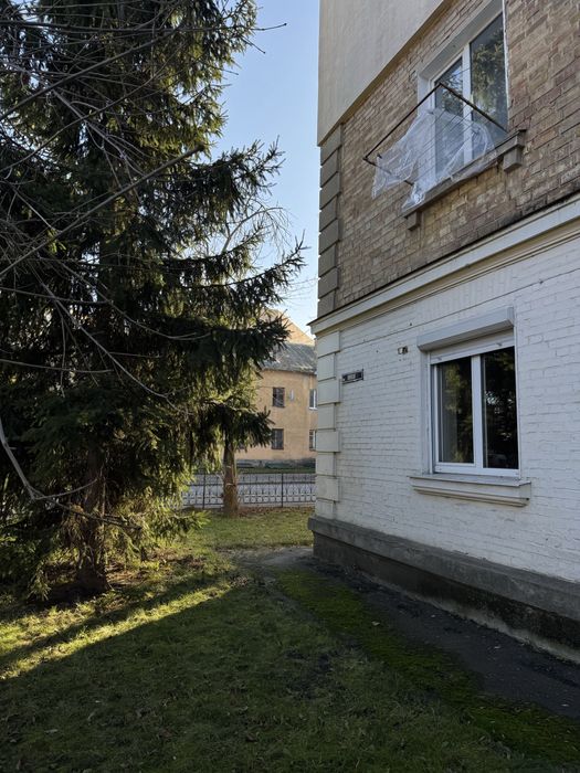 Здам в суборенду фасадне приміщення