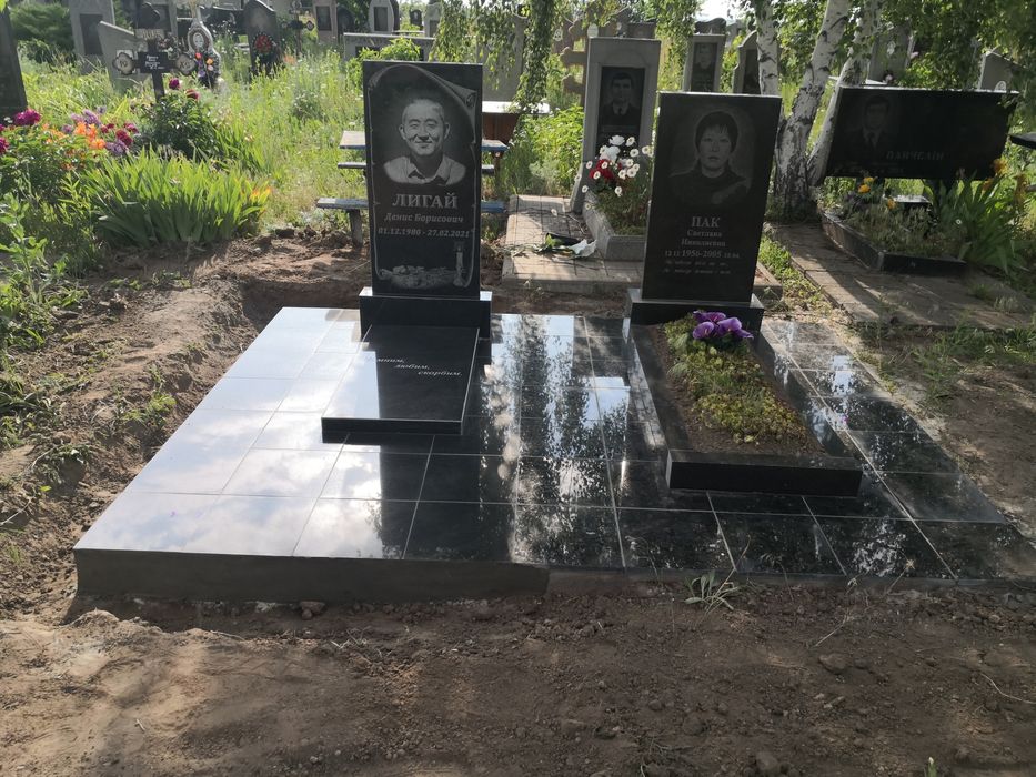 Памятники, укладка плитки.