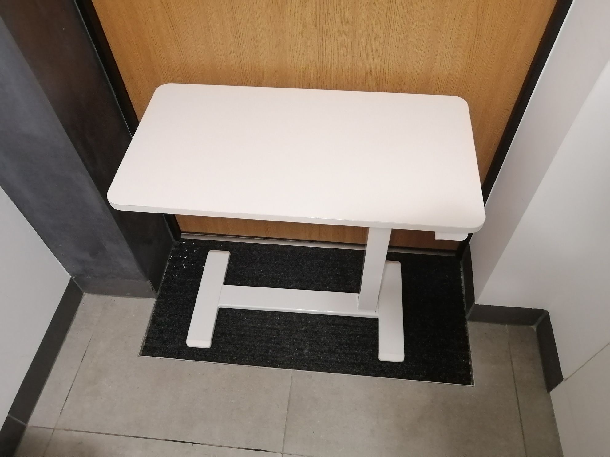 Stolik pod laptopa
