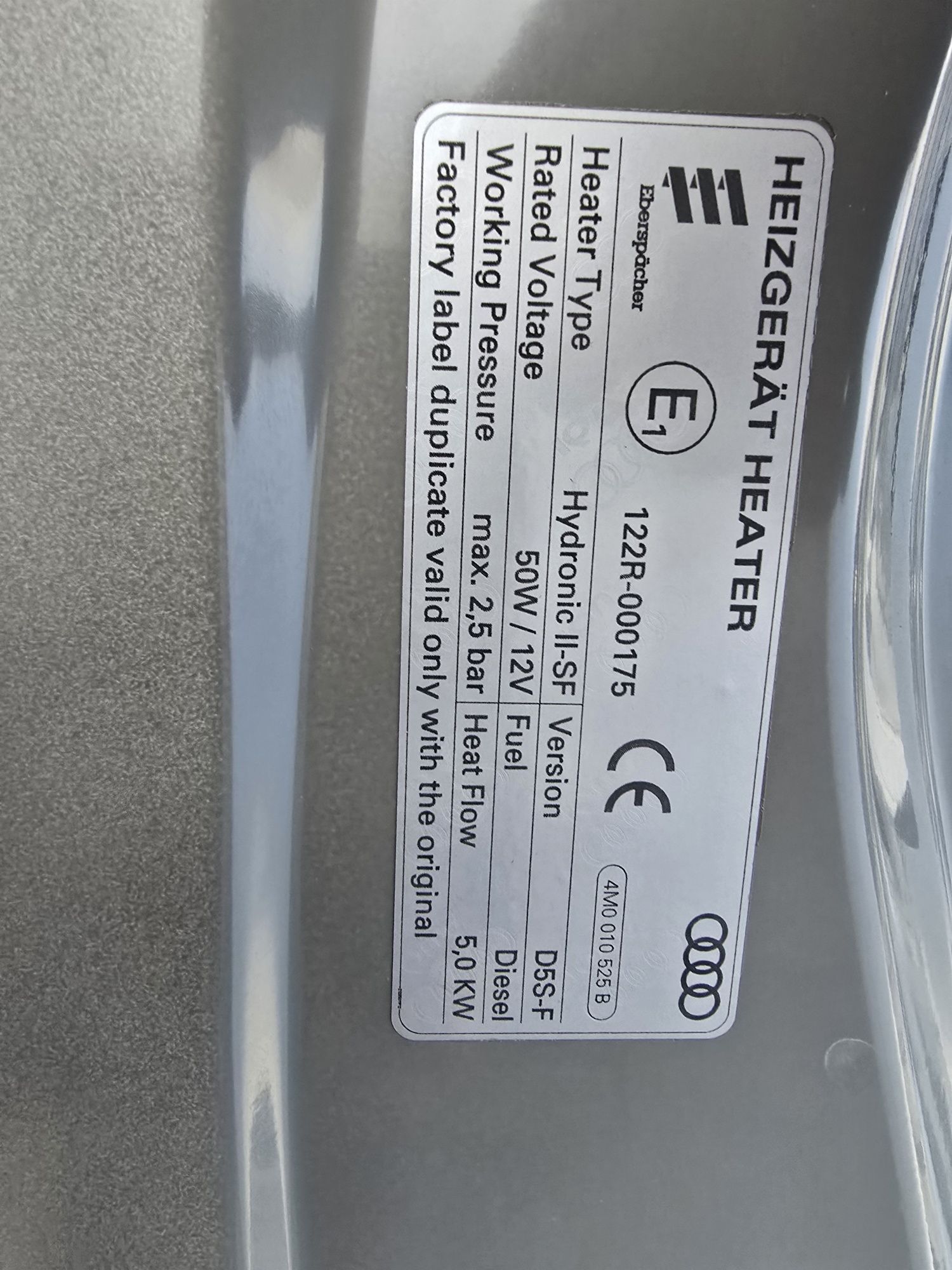 Audi A5 8W0 maska