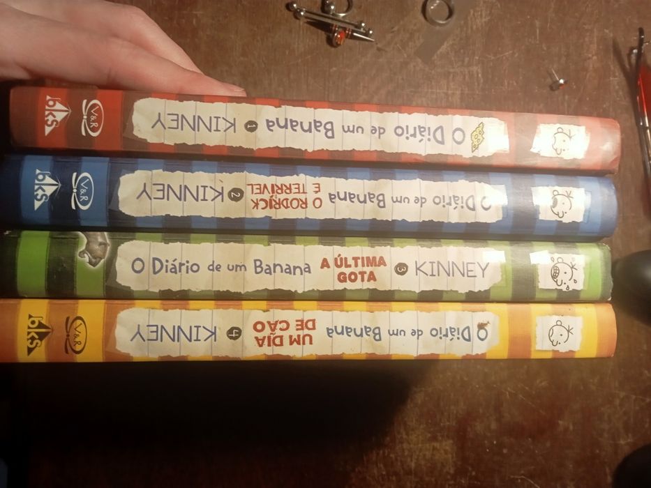 Vários livros do Diário de um Banana.