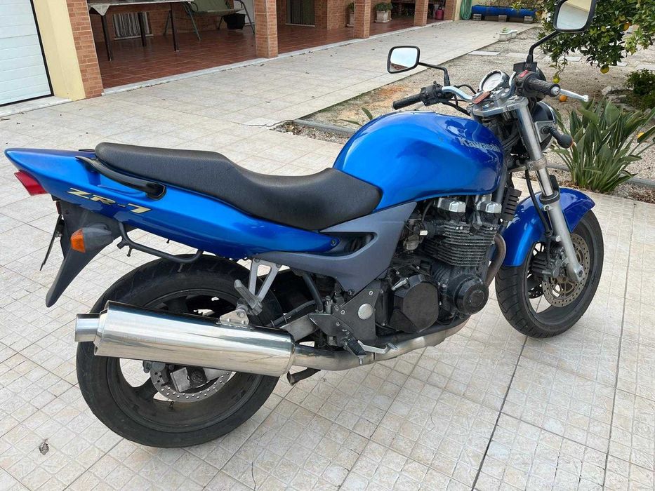Mota Kawasaki ZR 7 , em bom estado, ano 2000(Agosto) - 2900 euros