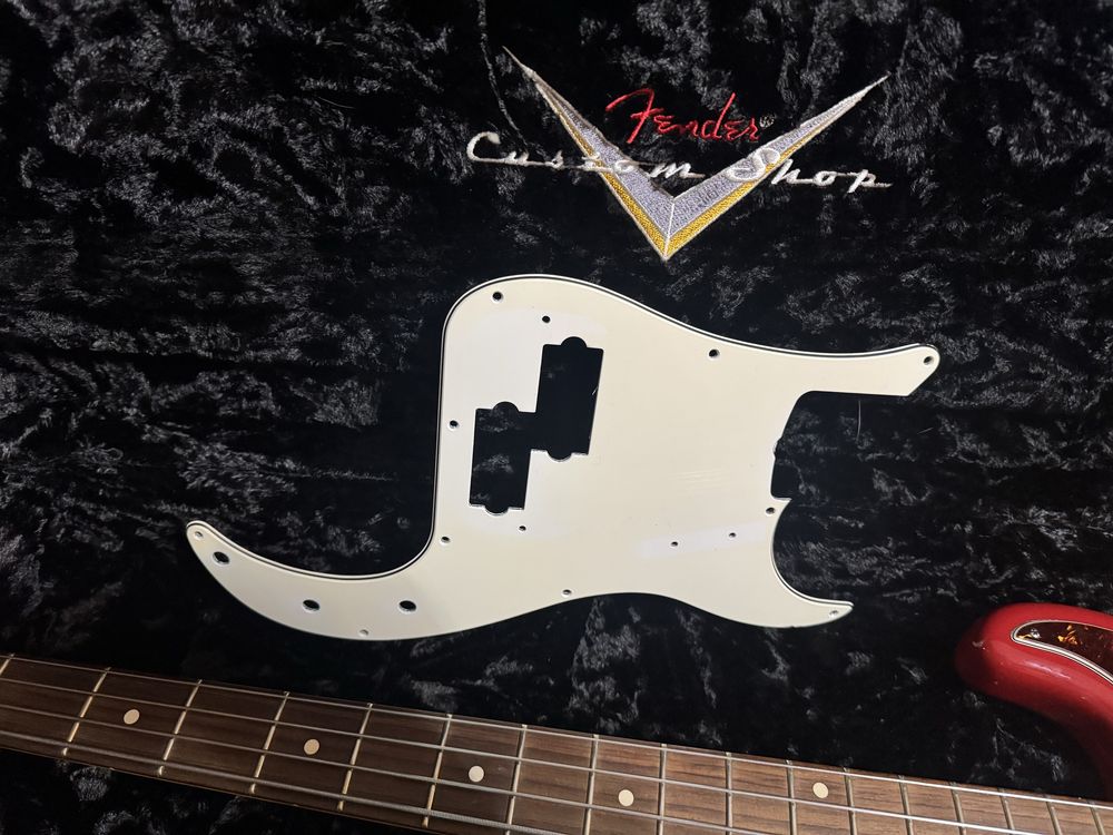 Fender Precision Custom Shop Postmodern NOS Dakota Red