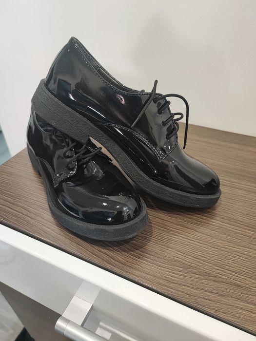 Buty damskie lakierowane