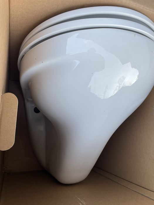 Miska wc wiszaca z deska  Villeroy Architectura