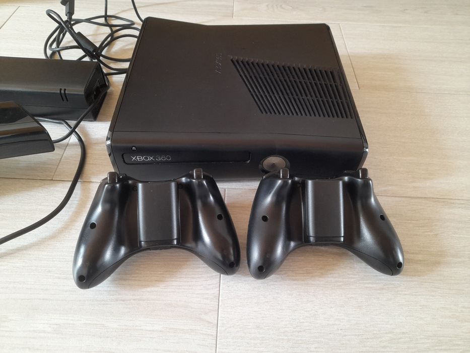 Vendo XBox 360 Nintendo desbloqueada  2 comandos e kinect