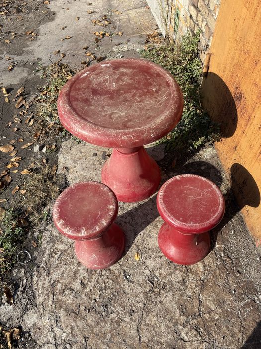 Продам пластмассовый разборной стол и стулья