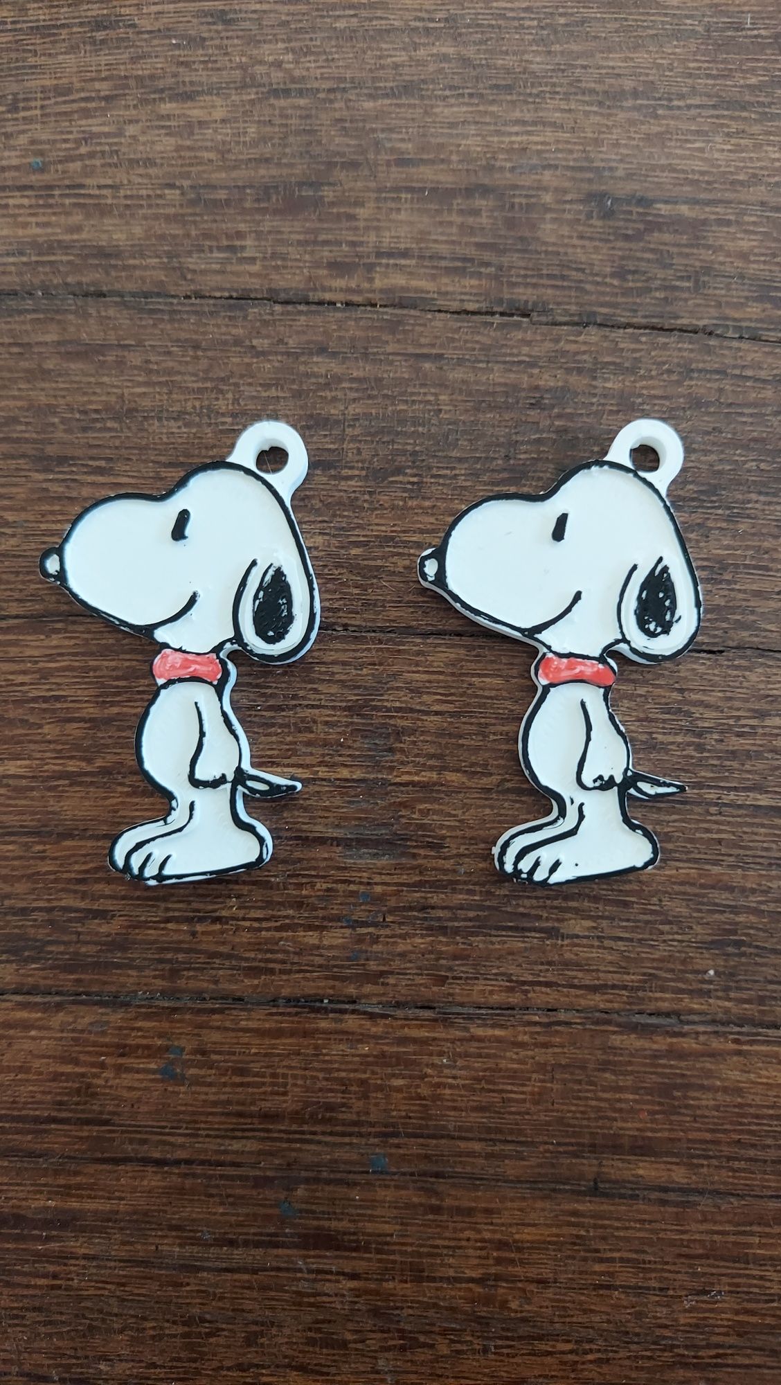 Porta chaves ou para colocar na mochila, brincos ou colar
Snoopy