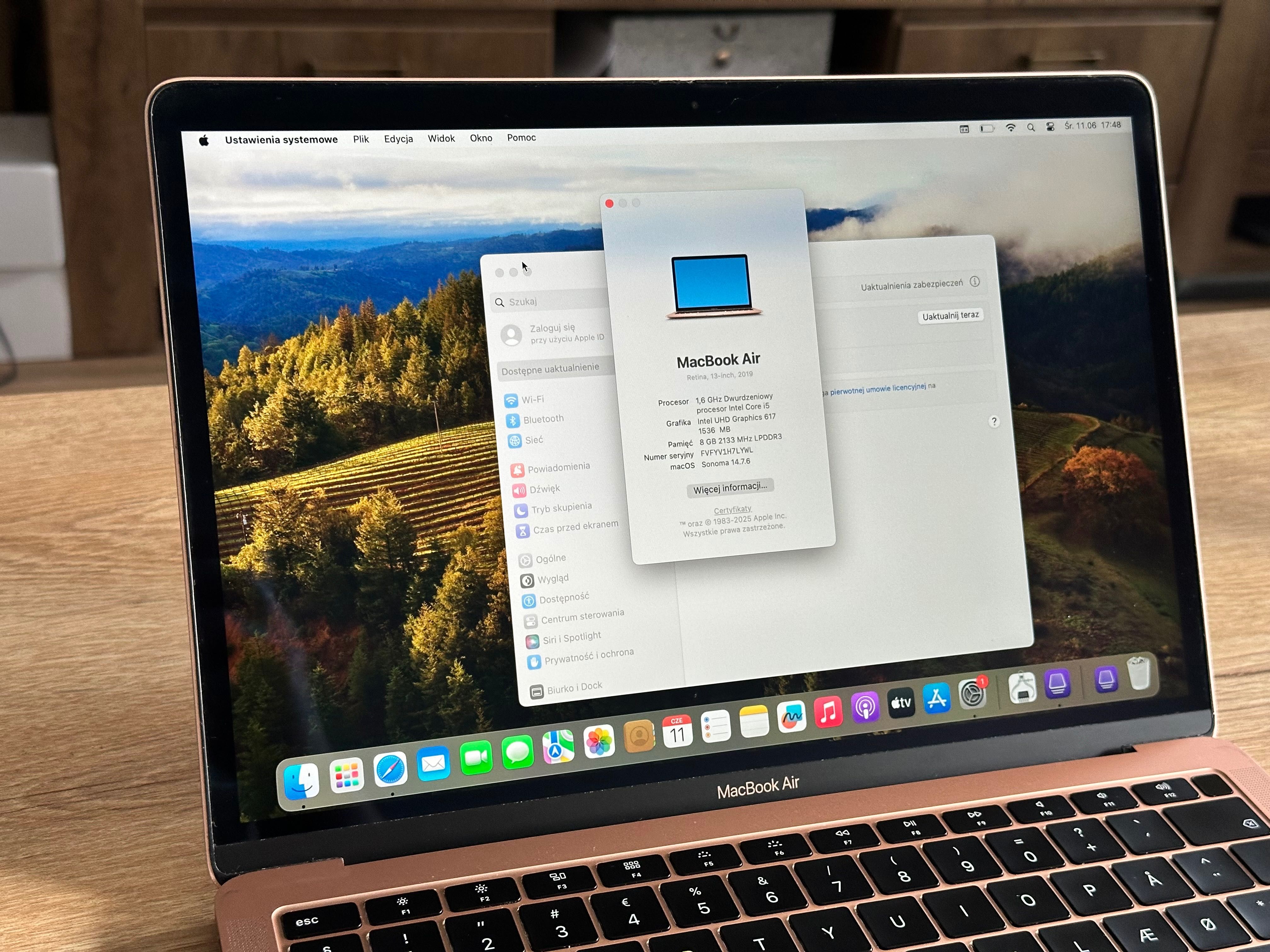 MacBook Air różowy