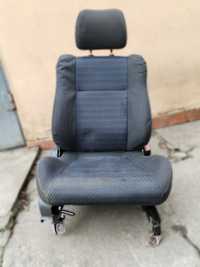 Пасажирське крісло для машини Mazda 323 1996 року.