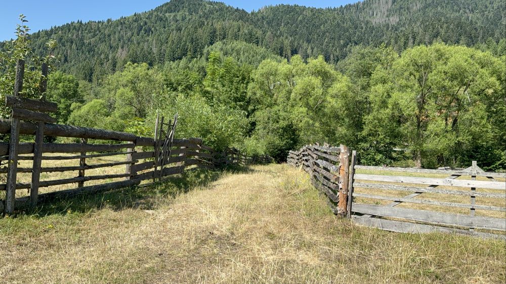 Продається 10 сотих у горах в курортному селі