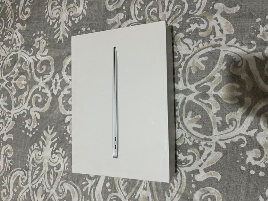 MacBook Air M1 8GB de RAM e 256GB  SSD
Descrição - Portátil App