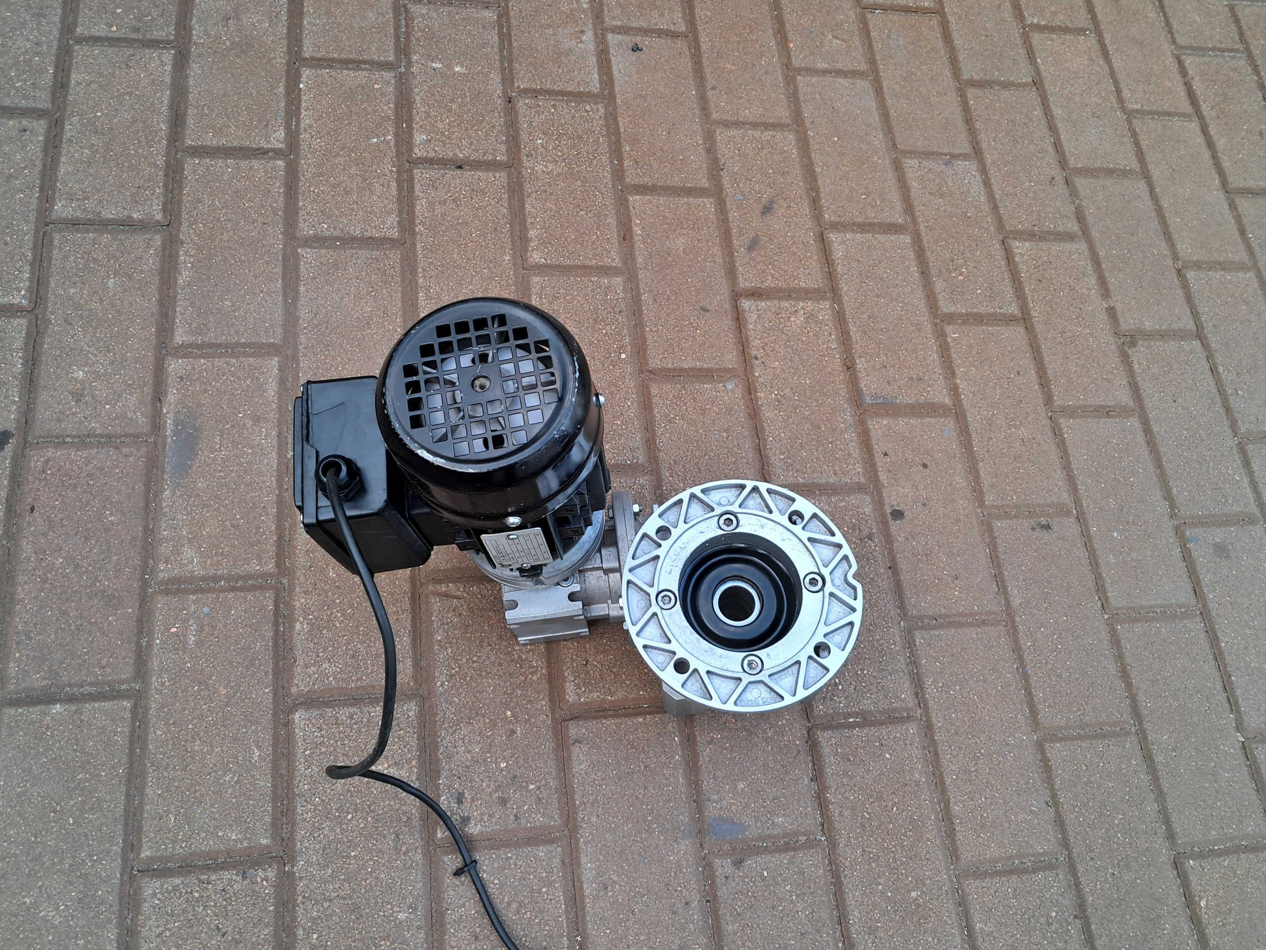 Motoreduktor,przekładnia,napęd do podajnika pieca 230v 1fazowy.Wysyłka