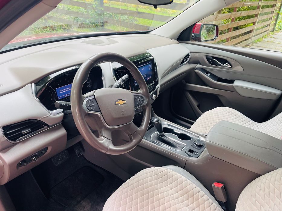 Шевроле Traverse 20 год семь мест минимальный пробег не крашеный!