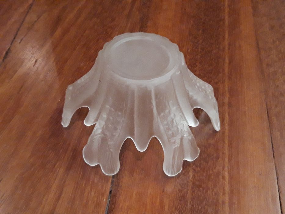 Pequena taça de vidro do deserto antiga