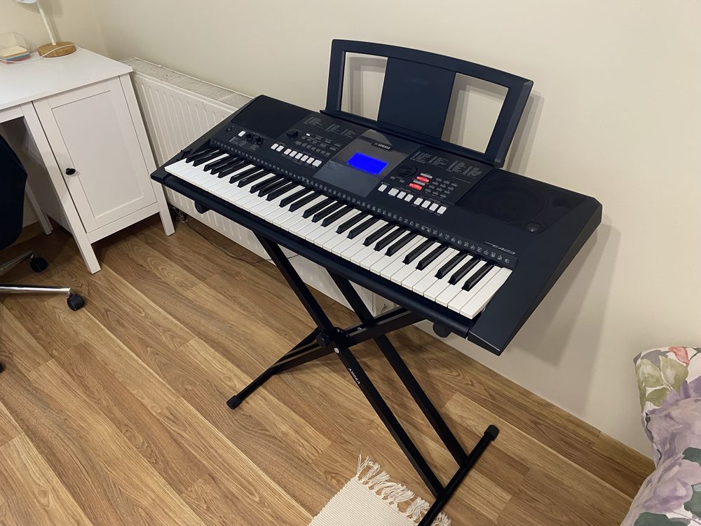 Keyboard Yamaha E423
