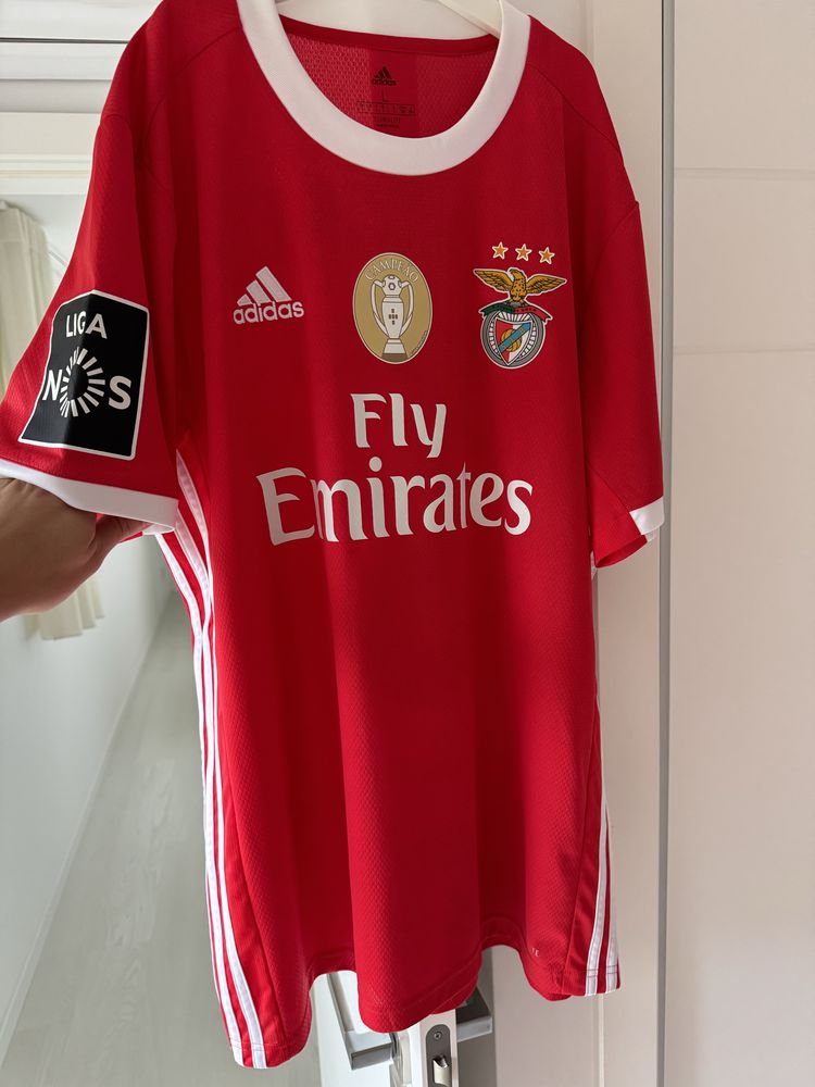 Vendo camisolas oficiais usadas pelos jogadores