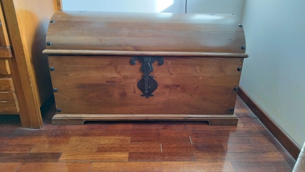 Baú de madeira rústico