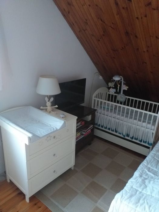 Łóżeczko i komoda z przewijakiem