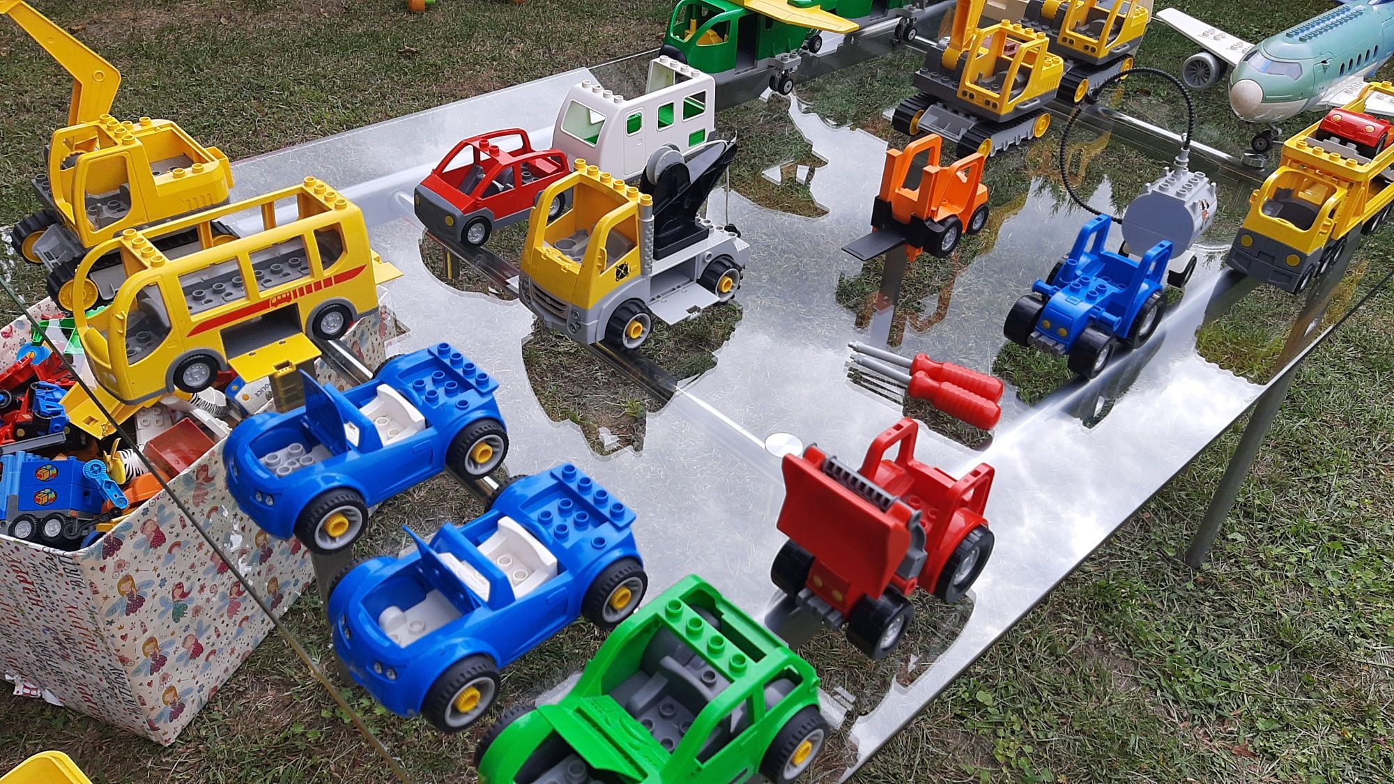 Ponad 70 pojazdów lego duplo