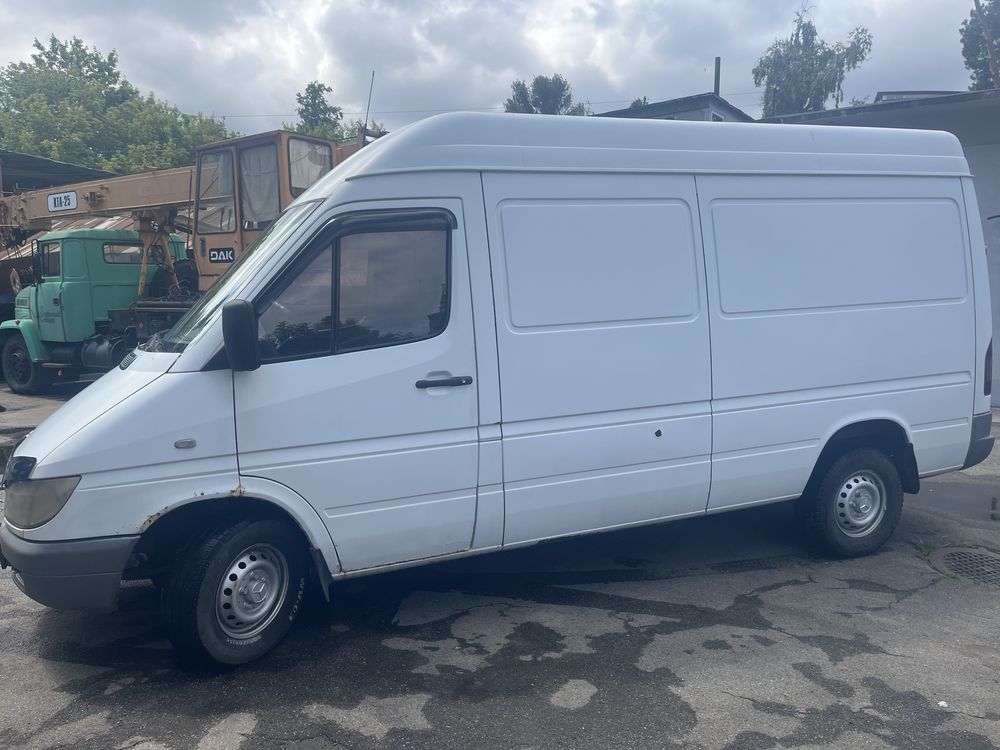 Продам Mercedes Sprinter 313D грузовой