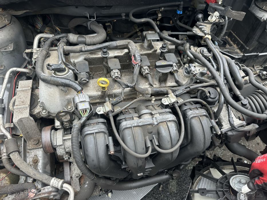 Розборка мазда 5 двери мотор mzr 2.0 disi капот кляпа бампер шрот