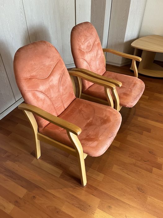 Dwa krzesła fotele