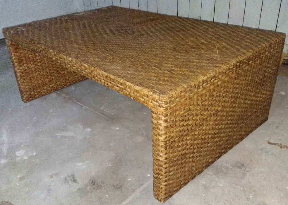 Mesa de apoio em rattan / palhinha