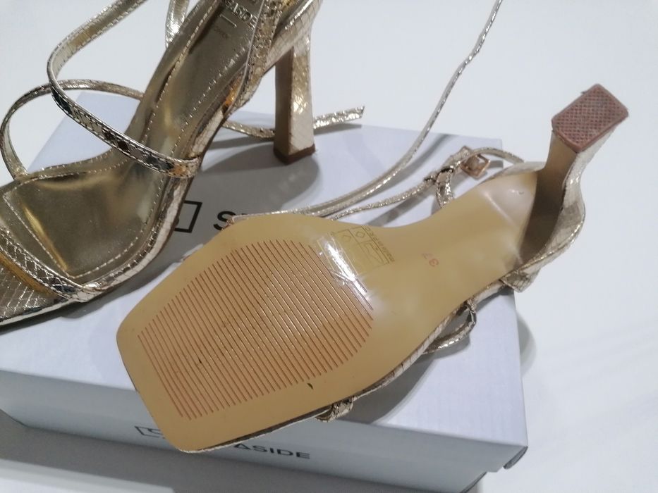 Sandálias salto alto