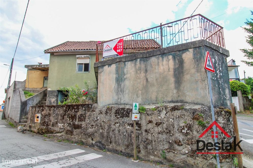 Moradias para reconstruir em Corvos à Nogueira