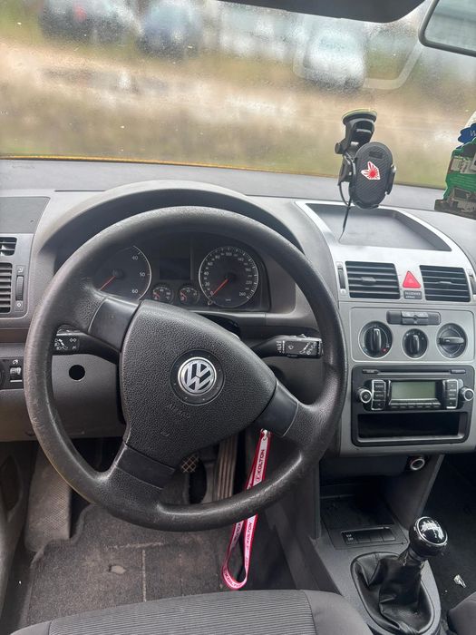 Touran Volkswagen 2009 uszkodzony
