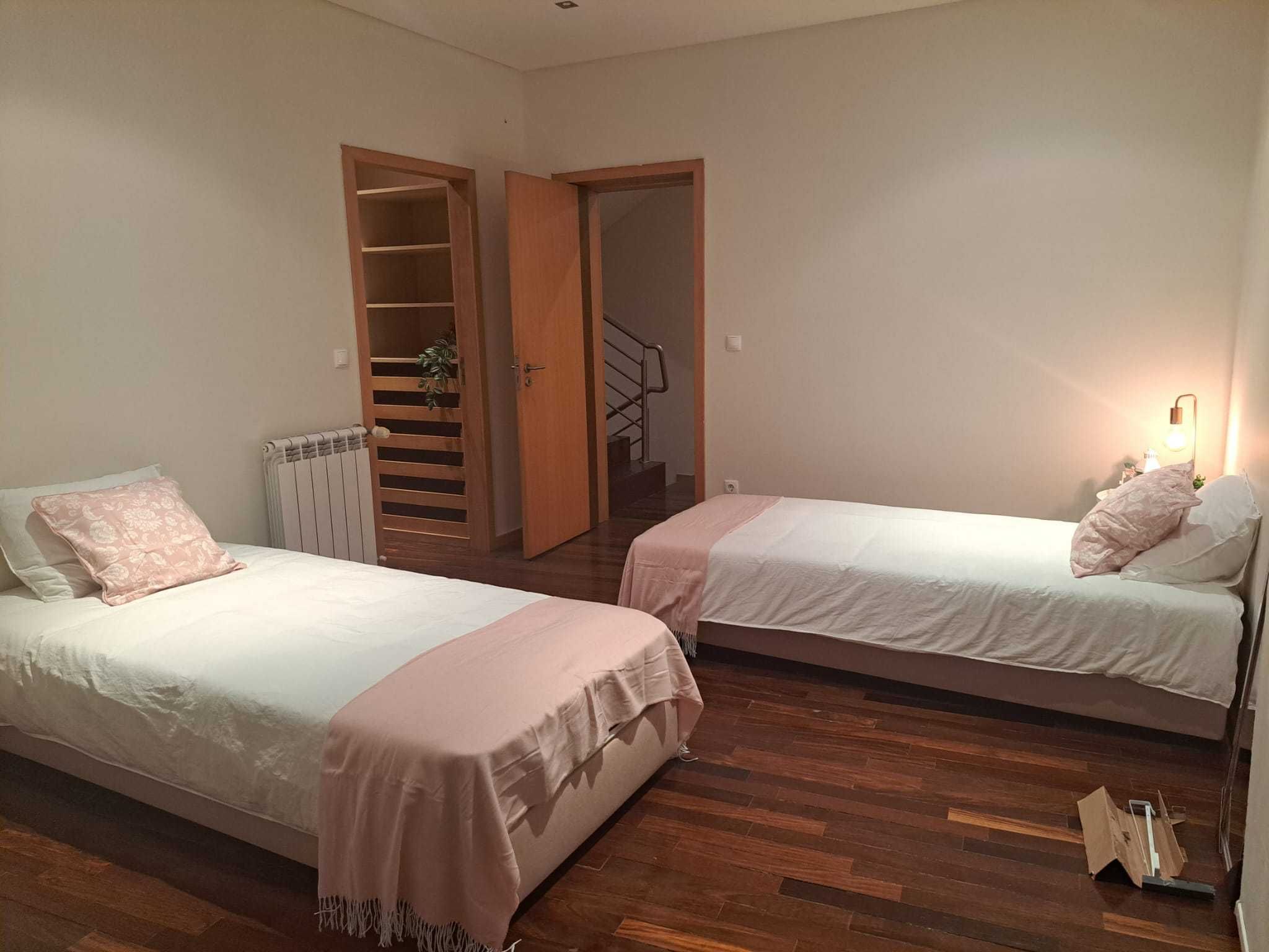 Arrendo cama em Quarto partilhado com 2 camas terraço a 8 mi NorteShop