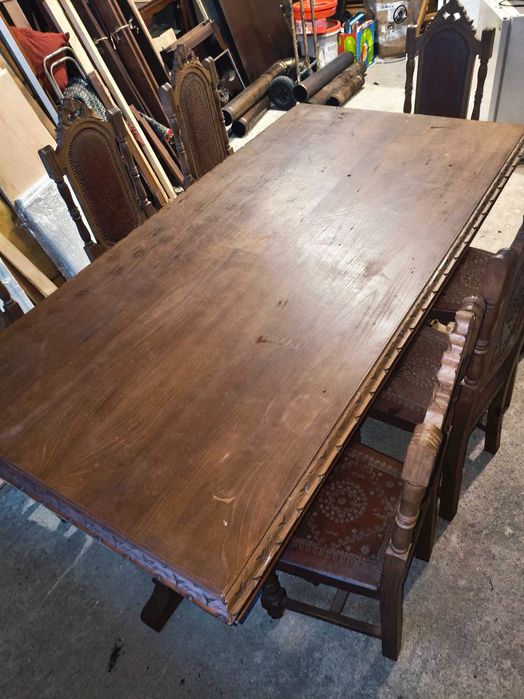 Mesa de sala com 7 cadeira