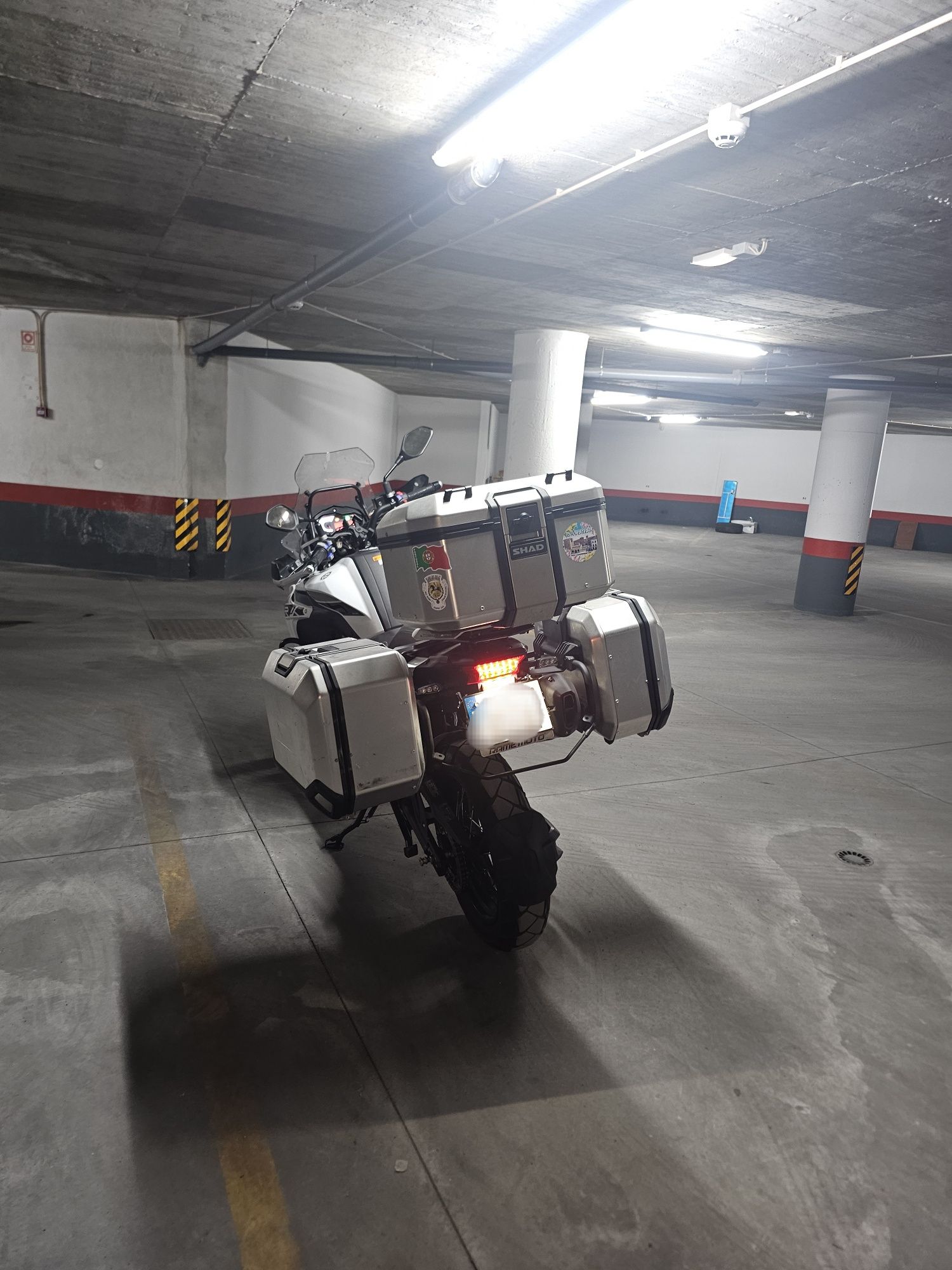 Benelli TRK 502 X (12/2022) — 3 Malas Shad Cromadas + Suportes — 14 23