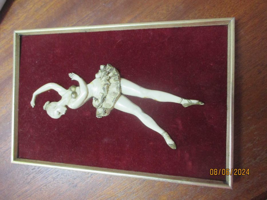 Pequeno quadro antigo bailarina