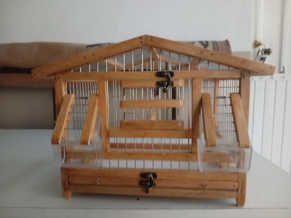 Gaiola artesanal em madeira